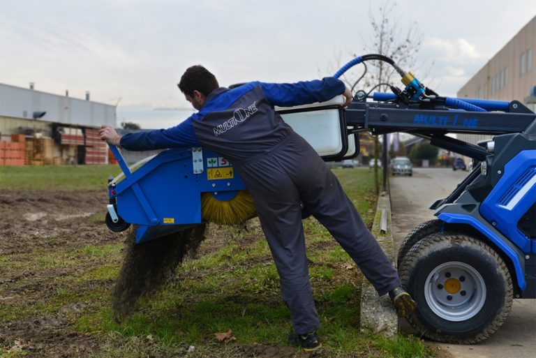 MULTIONE Sweeper with Collector & Humidification Kit product image 2